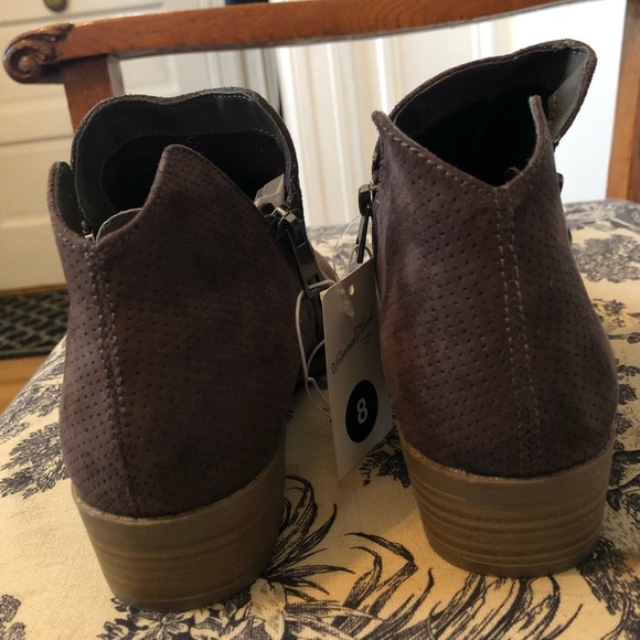 NWT Universal Thread dark brown booties - Picture 4 of 4